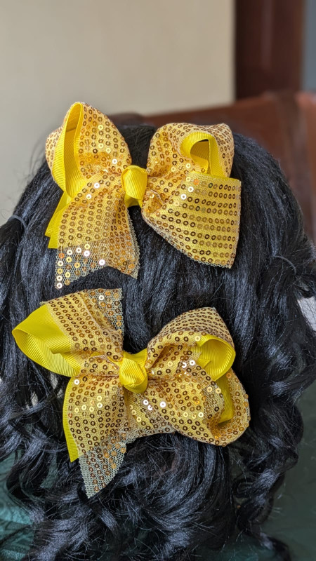 Gold -sequin Bows